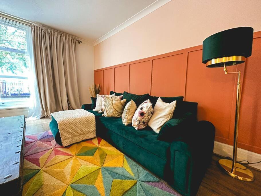 לונדון Charming Spacious 2Br Flat Near Station Plus Parking מראה חיצוני תמונה